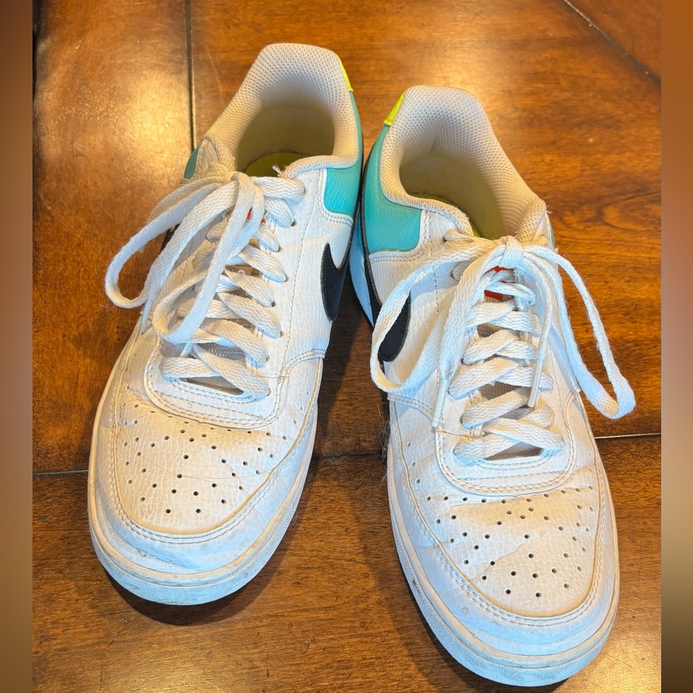 Nike Women's Court Vision LO size 9 (CZ9352 100)